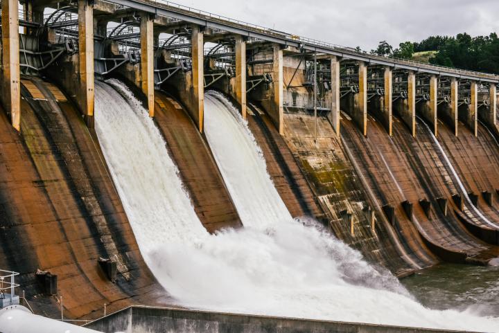 Lake Glenmaggie dam wall